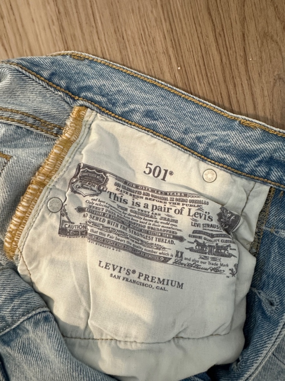 Levi’s 501 Cropped Jeans - Picture 3 of 5
